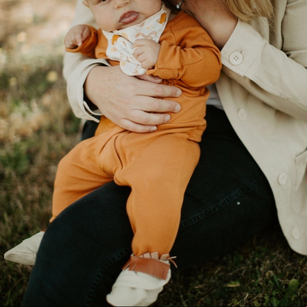 Goumi Kids Canyon Collection. Mitt, booties, Bibs